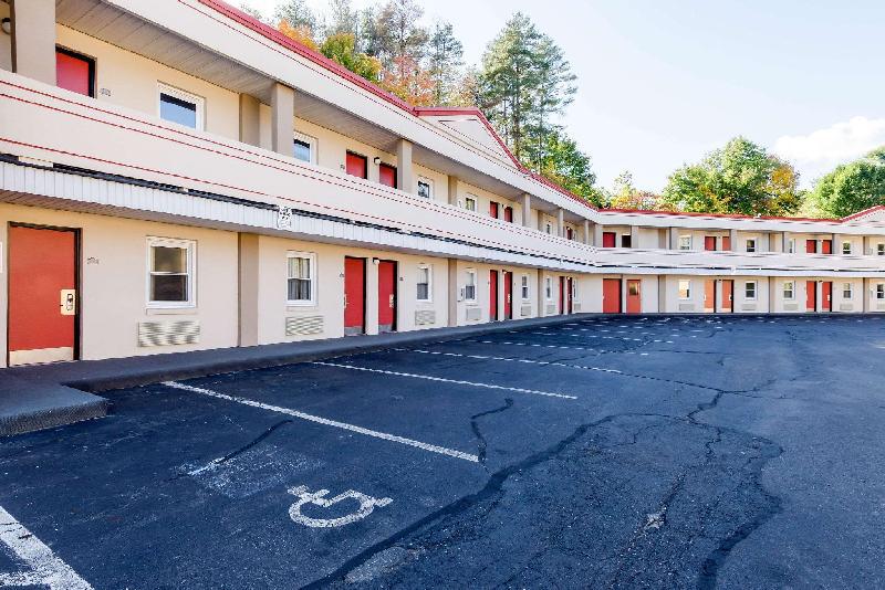 Econo Lodge West Springfield - image 6