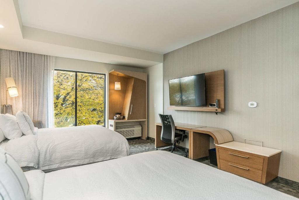 Courtyard by Marriott West Springfield - image 3