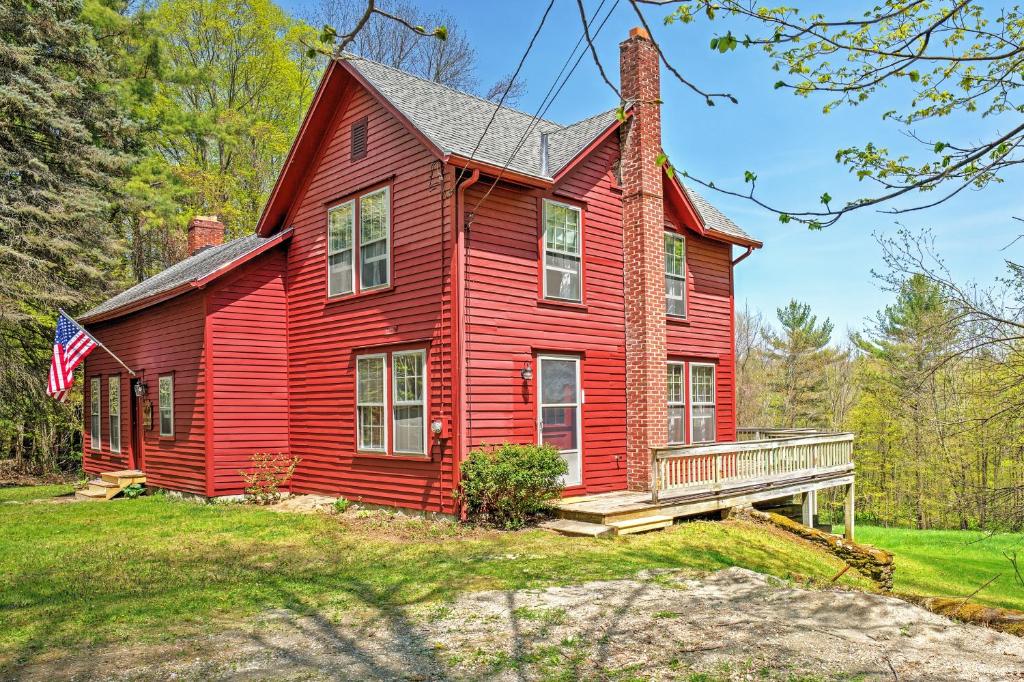 Tranquil 3BR Stockbridge House with Private Deck - main image