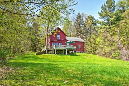 Tranquil 3BR Stockbridge House with Private Deck - image 10