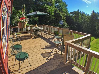 Tranquil 3BR Stockbridge House with Private Deck - image 11