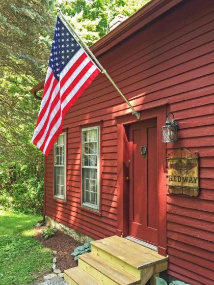 Tranquil 3BR Stockbridge House with Private Deck - image 9