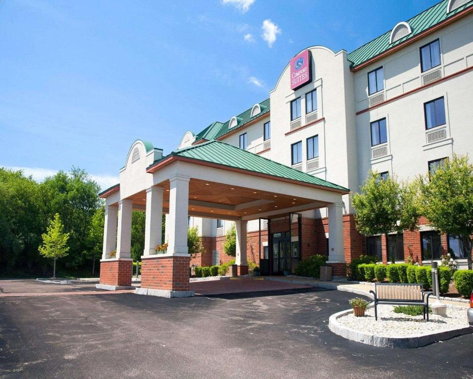 Comfort Suites West Warwick - Providence - main image