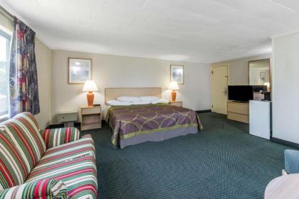 Super 8 by Wyndham W Yarmouth Hyannis/Cape Cod - image 2