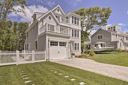 Luxurious West Yarmouth House with BackyardandBay Views - image 12