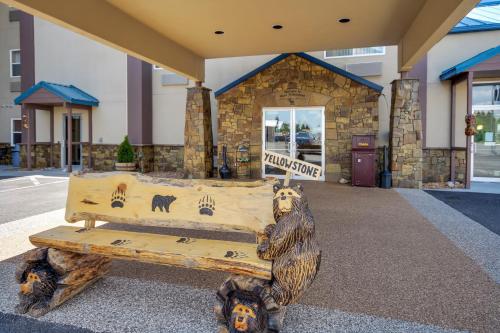 Yellowstone West Gate Hotel - main image