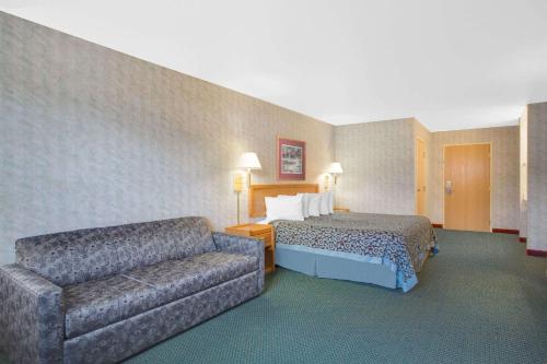 Days Inn by Wyndham West Yellowstone - image 2