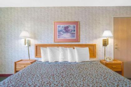 Days Inn by Wyndham West Yellowstone - image 4