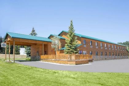 Super 8 by Wyndham West Yellowstone - image 5