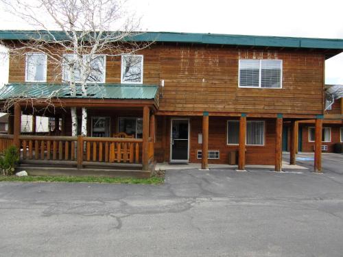 Yellowstone Country Inn - image 5