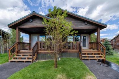 Explorer Cabins at Yellowstone - image 4