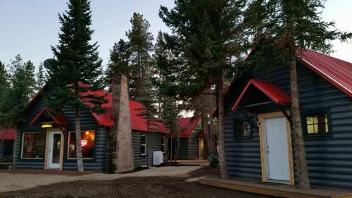 Yellowstone Cabins and RV - main image