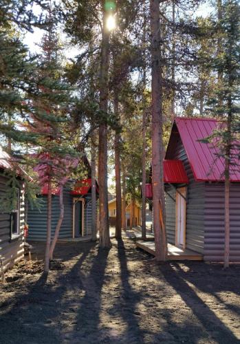 Yellowstone Cabins and RV - image 3