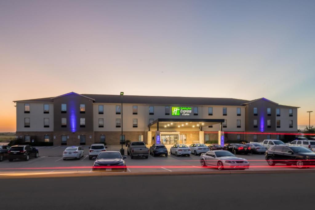 Holiday Inn Express & Suites N Waco Area - West an IHG Hotel - main image