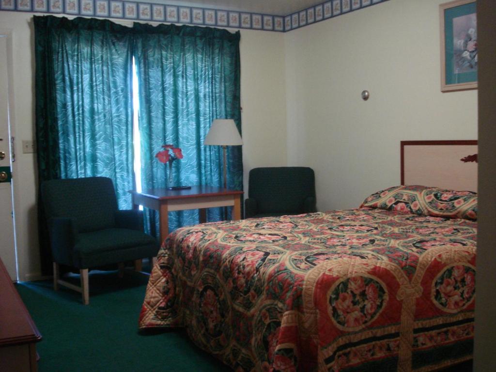 Thruway Holiday Motel - image 7