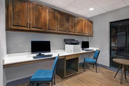 Hampton Inn Westfield - image 14