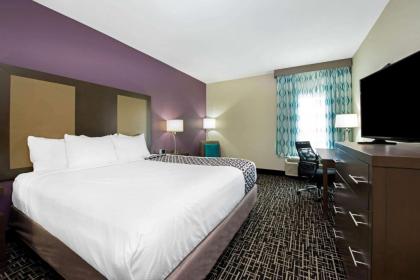 La Quinta Inn & Suites by Wyndham Lake Charles-Westlake - image 12