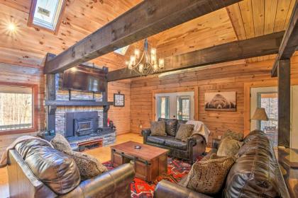 Lake Hartwell Area Cabin with Community Pool Access! - image 1