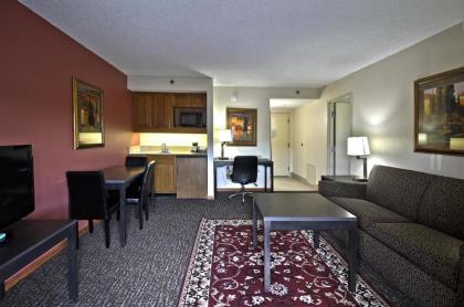 Chicago Club Inn & Suite - image 14