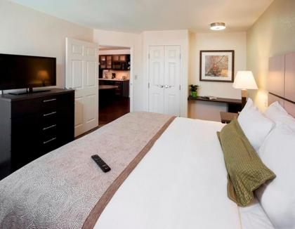 Candlewood Suites Morgantown-Univ West Virginia an IHG Hotel - image 9