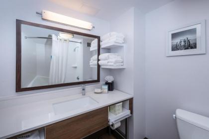 Hampton Inn Fall River/Westport - image 9