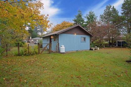 Crews Quarters - image 15