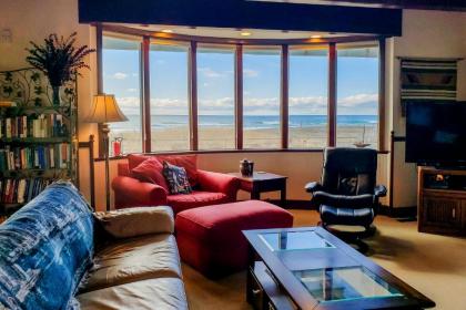 Expansive Views Family Oceanfront Beach Home - image 3