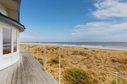 Expansive Views Family Oceanfront Beach Home - image 8