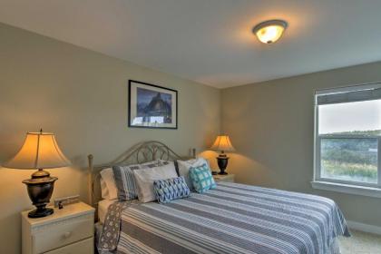 Bright Westport Condo with Pool Access Walk to Beach - image 10