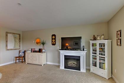 Bright Westport Condo with Pool Access Walk to Beach - image 3