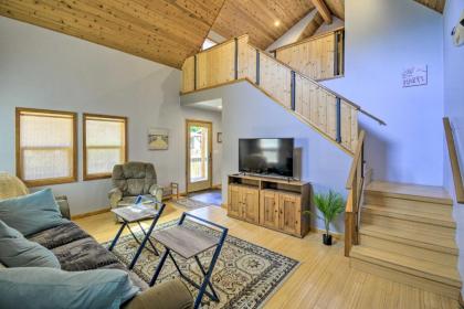 Ideally Located and Pet-Friendly Westport Cabin - image 1