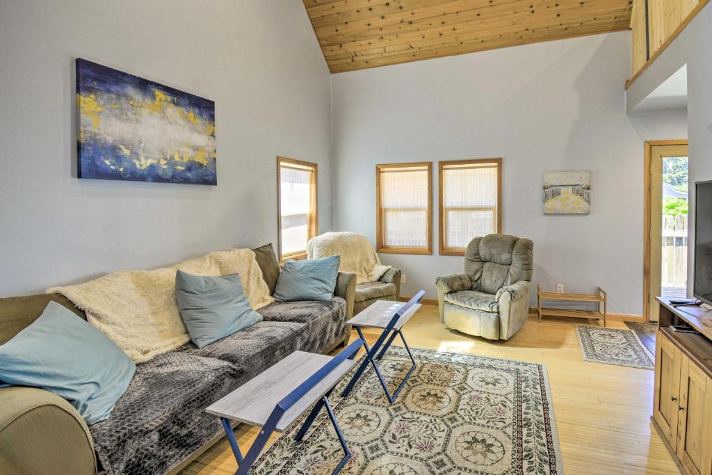 Ideally Located and Pet-Friendly Westport Cabin - image 5