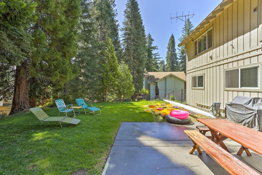 Lake Almanor Country Club Home with Peak View and Kayaks! - image 4