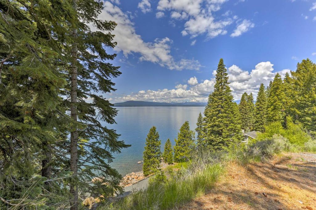 Lake Almanor Country Club Home with Peak View and Kayaks! - image 7