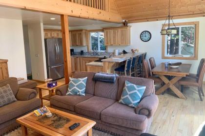 Rustic Retreat with Deck Steps From Lake Almanor! - image 14