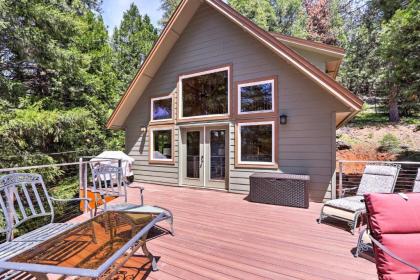 Rustic Retreat with Deck Steps From Lake Almanor! - image 9