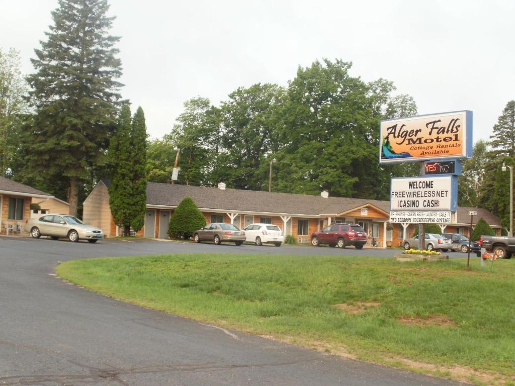 Alger Falls Motel - image 4