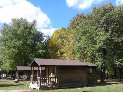 Fremont Jellystone Park Cabin 8 - image 2