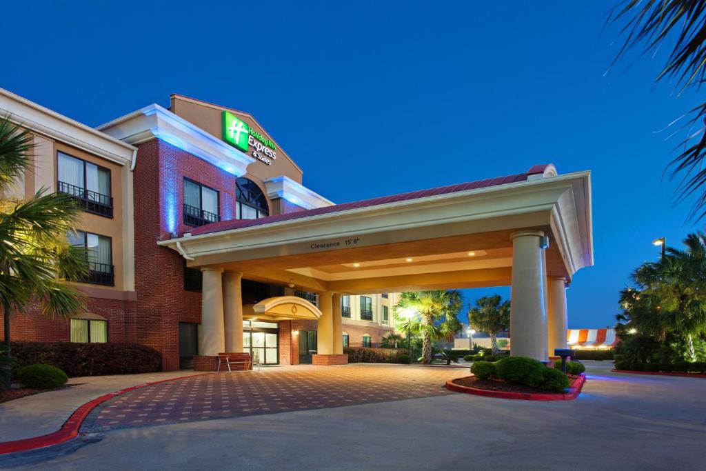 Holiday Inn Express & Suites Wharton an IHG Hotel - main image