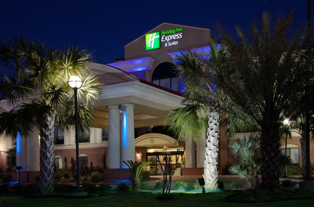 Holiday Inn Express & Suites Wharton an IHG Hotel - image 5