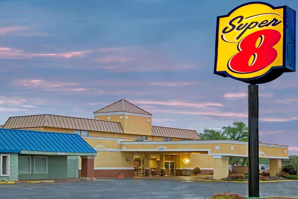 Super 8 by Wyndham Wheat Ridge/Denver West - main image