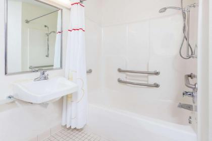 MainStay Suites Northbrook Wheeling - image 10