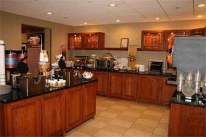 Hampton Inn Wheeling - image 10