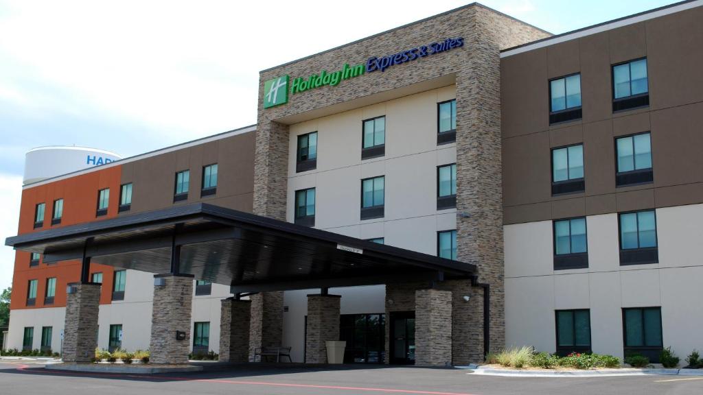 Holiday Inn Express & Suites White Hall an IHG Hotel - main image