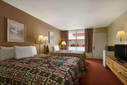 Days Inn by Wyndham White House - image 7