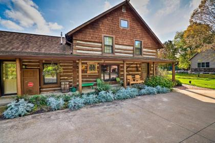 Spacious Log Cabin on the Wolf River with Fireplace!