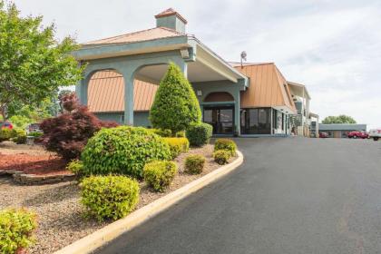 Econo Lodge White Pine - image 13