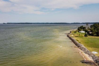 Oceanfront White Stone Cottage with Private Beach! - image 11