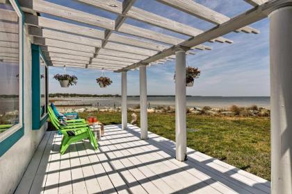 Oceanfront White Stone Cottage with Private Beach! - image 14