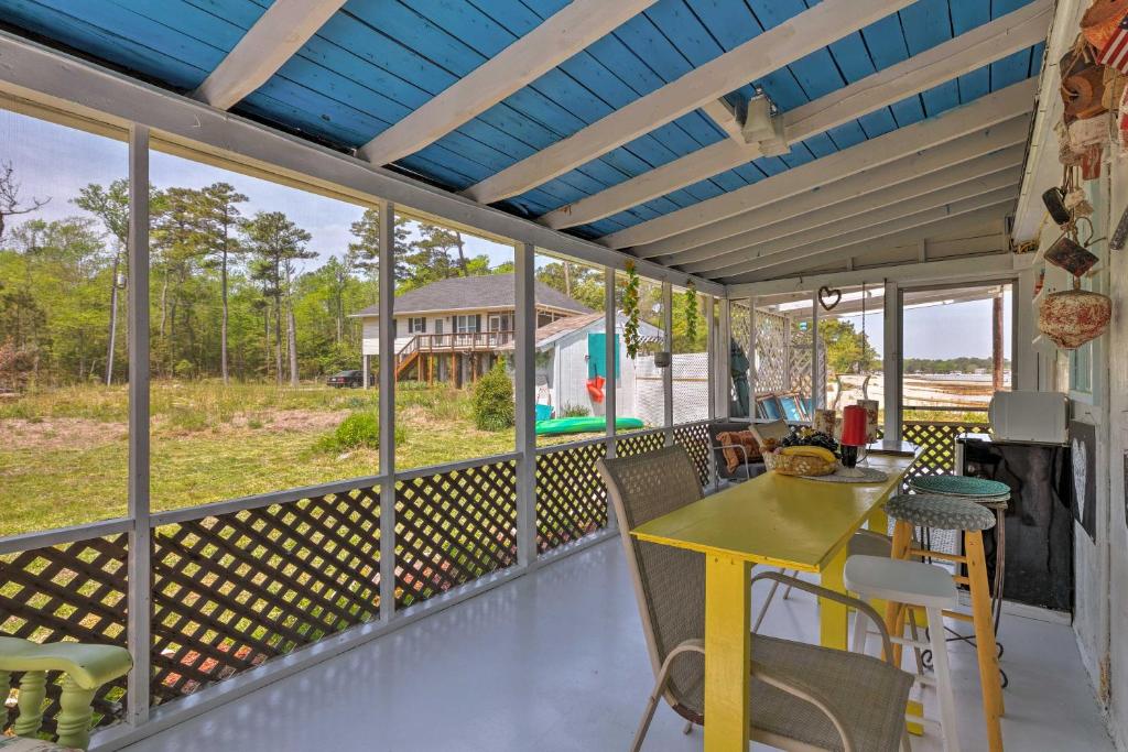 Oceanfront White Stone Cottage with Private Beach! - image 3